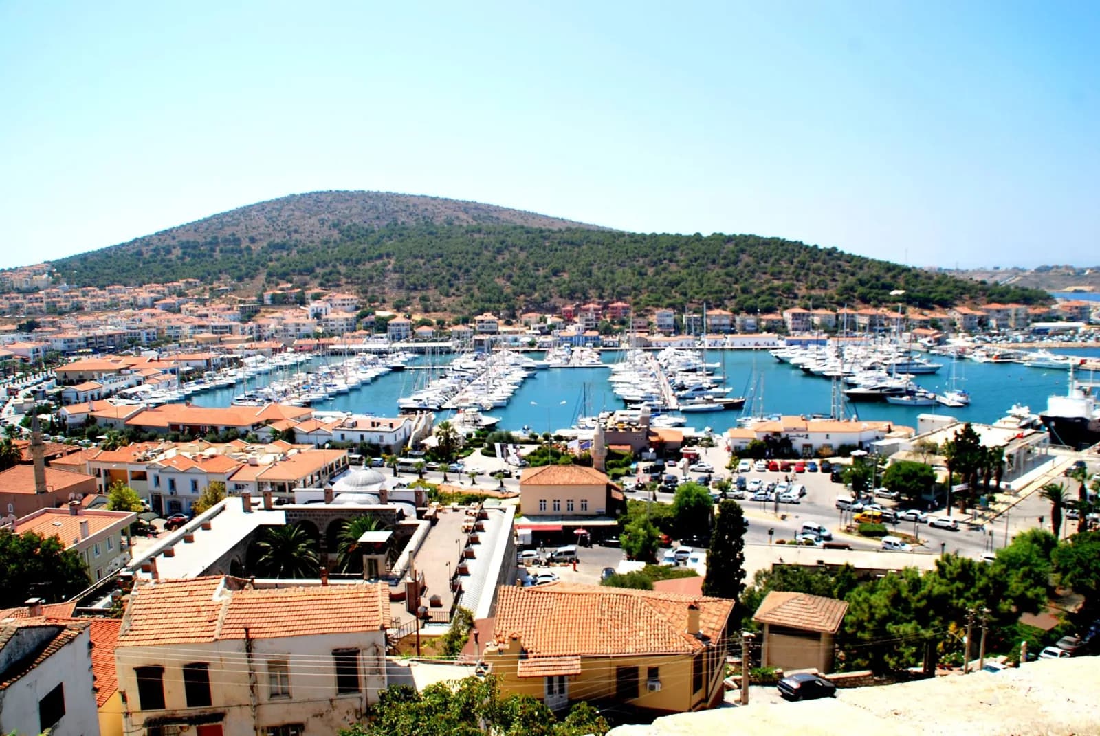 Çeşme–Sakız Feribot Rehberi 2026: Saatler ve Fiyatlar